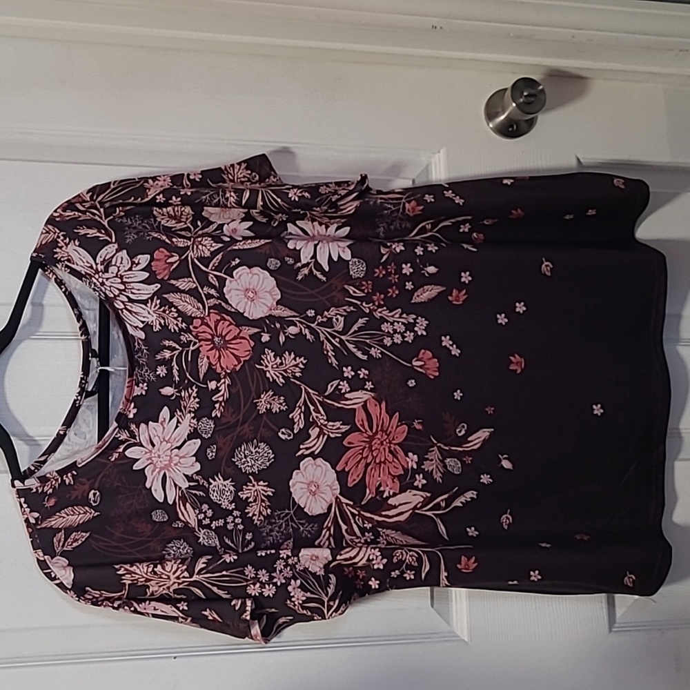 BloomChic Casual Floral Tee size 14/16 / XL/1X